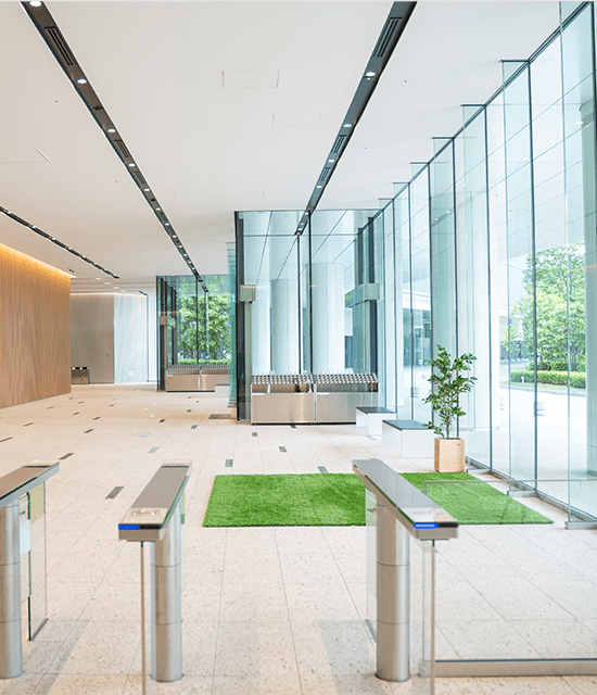 ビルのエントランス